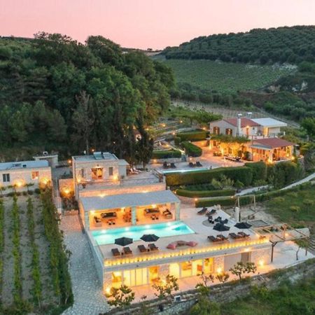 Villa Mantilari Wine Estate 7 Apartments 2 Private Pools 1 Heated Tennis Court Fitness Center 阿卡尼斯 外观 照片