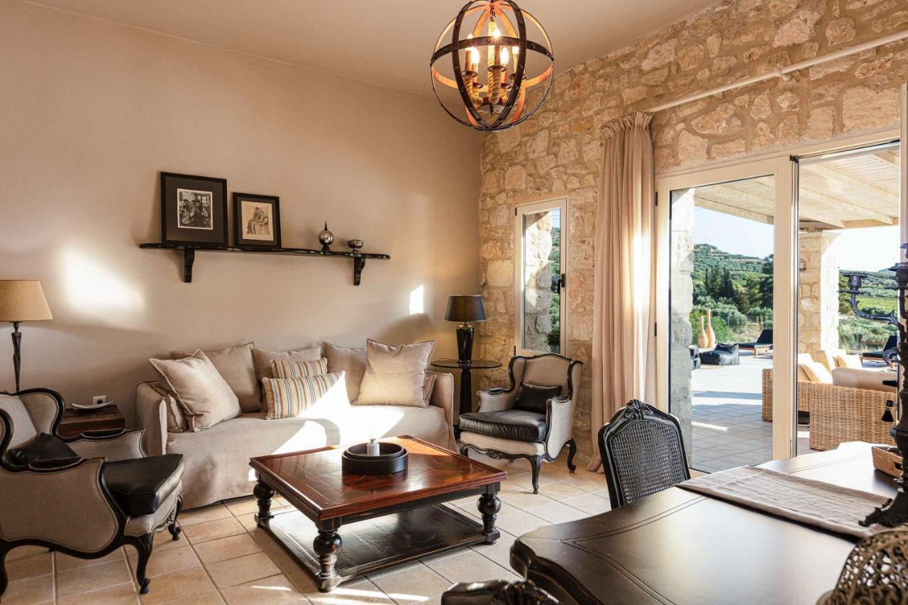 Villa Mantilari Wine Estate 7 Apartments 2 Private Pools 1 Heated Tennis Court Fitness Center 阿卡尼斯 外观 照片