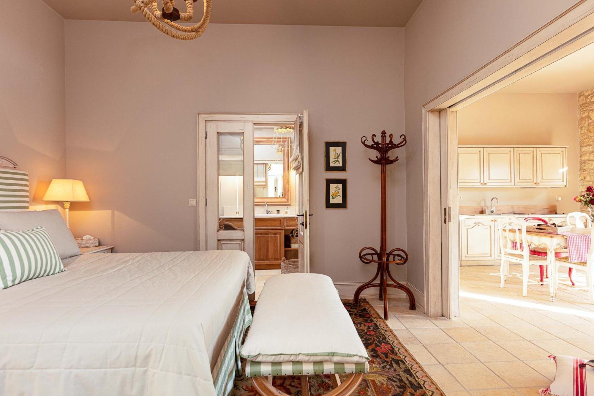 Villa Mantilari Wine Estate 7 Apartments 2 Private Pools 1 Heated Tennis Court Fitness Center 阿卡尼斯 客房 照片